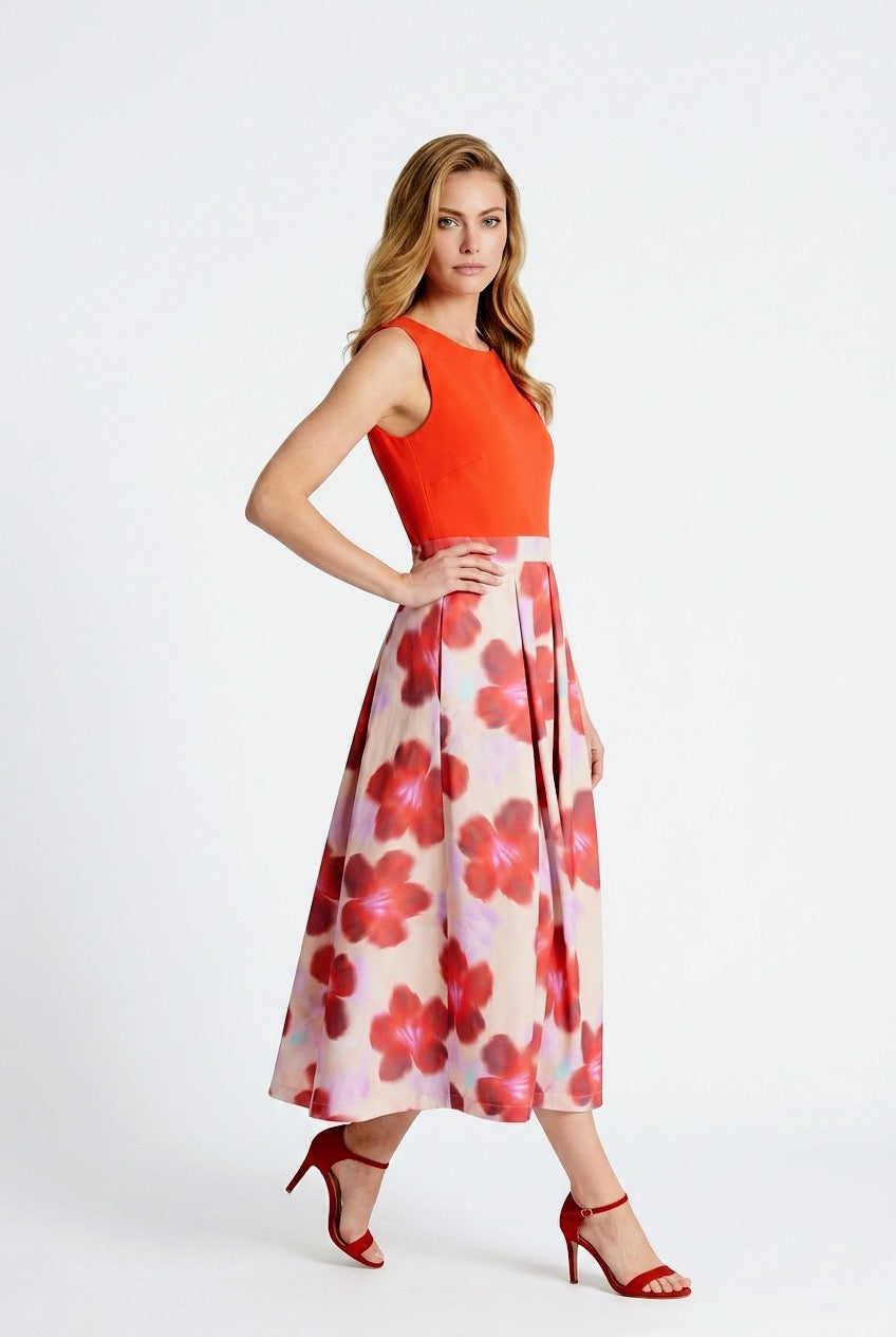 Weißes Fox Kleid SUDIBARA von Boutique Pepita mit bunten Mustern und langen Ärmeln, perfekt für Kindermode