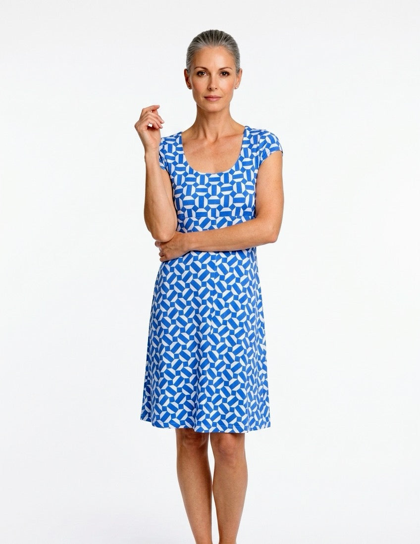 Elegantes Fox Kleid JOLIVA von Boutique Pepita, in lebendigen Farben, mit stilvollem Schnitt und feiner Baumwollqualität.