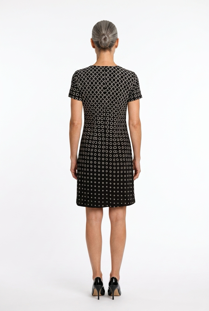 Schönes Fox Kleid FADONA von Boutique Pepita in leuchtendem Farbdesign auf weißem Hintergrund.