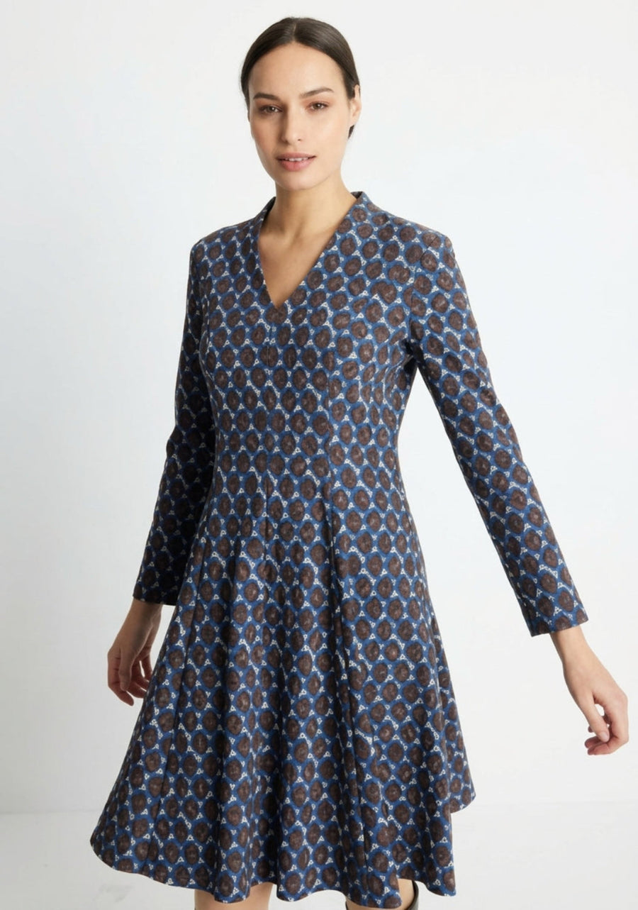 Fox's Kleid ERAYSA in Braun, Detailansicht Faltenwurf, Boutique Pepita Hamburg