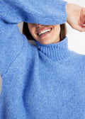 Fox's Strickpullover DEROLY in Blau, Detailansicht Strickstruktur, Boutique Pepita Hamburg