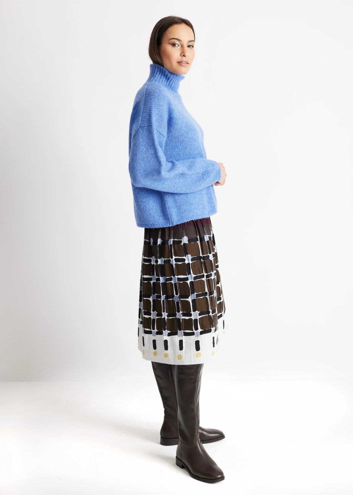 Fox's Strickpullover DEROLY in Blau, Detailansicht Stehkragen, Boutique Pepita Hamburg