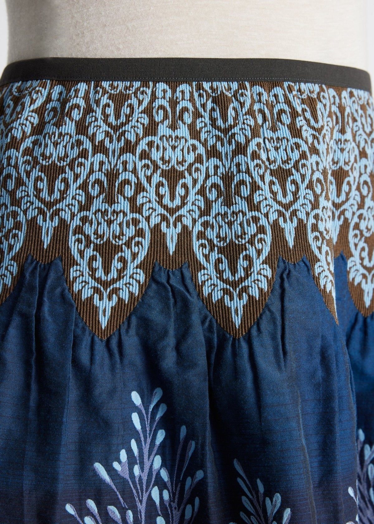 Fox's Rock LACROS-W in Blau, Detailansicht Gummibund, Boutique Pepita Hamburg