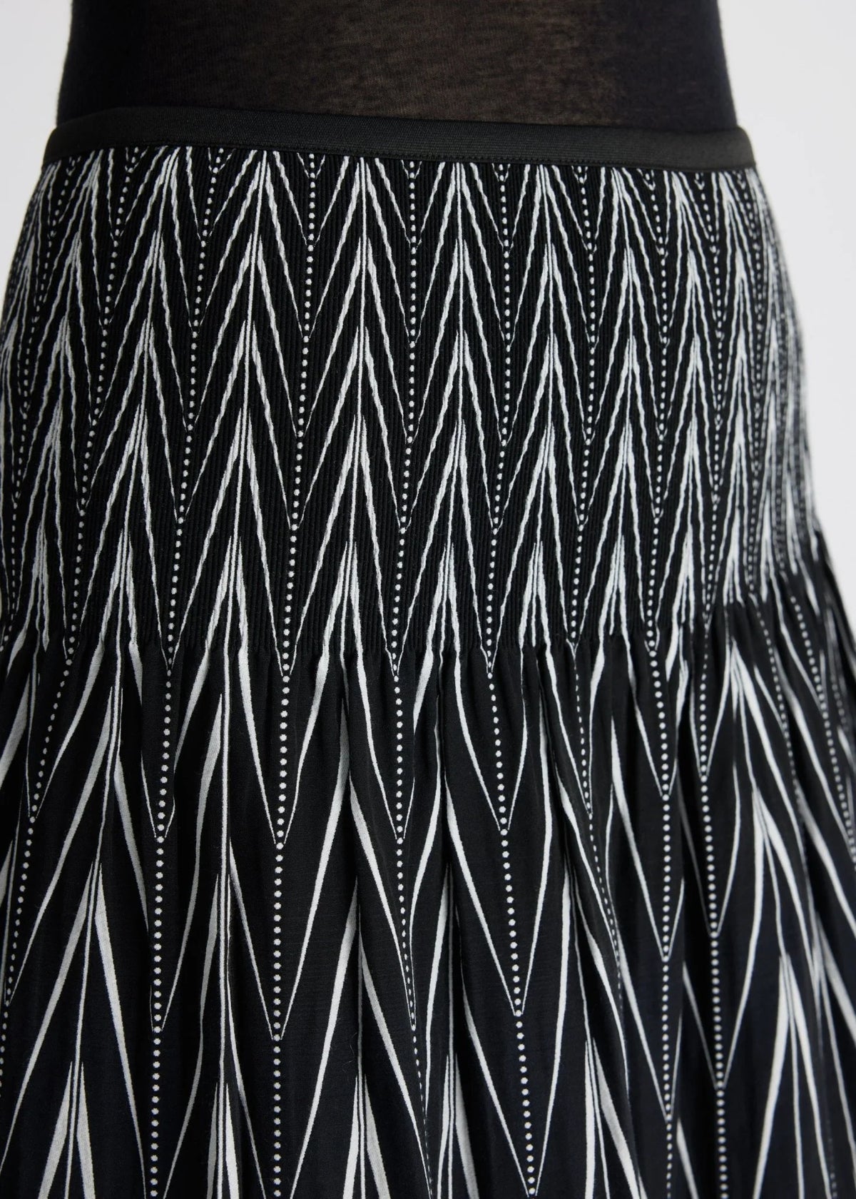 Fox's Rock LONGERO-W in Schwarz, Detailansicht Gummibund, Boutique Pepita Hamburg