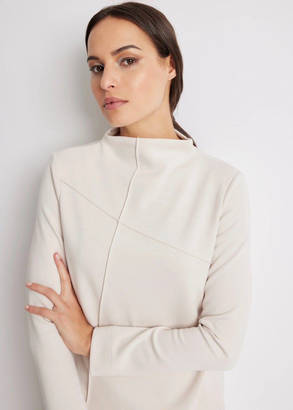 Fox's Sweatshirt INTRONO in Beige, Detailansicht Stehkragen, Boutique Pepita Hamburg