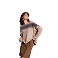 Kaschmirpullover Damen BTF-CPH getragen - klassischer Damen Kaschmirpullover im Ganzkoerperbild, Boutique Pepita Hamburg